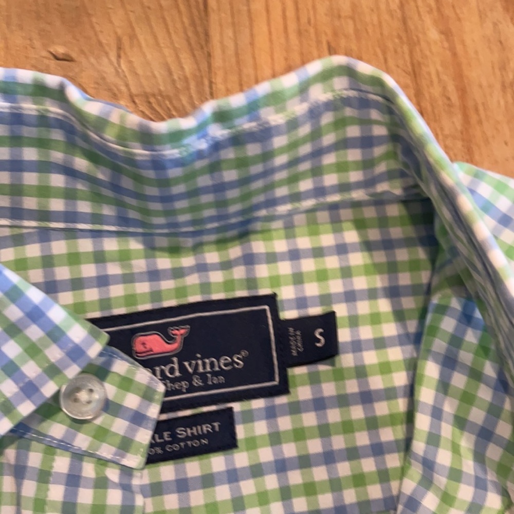 Vineyard Vines men’s size small shirt